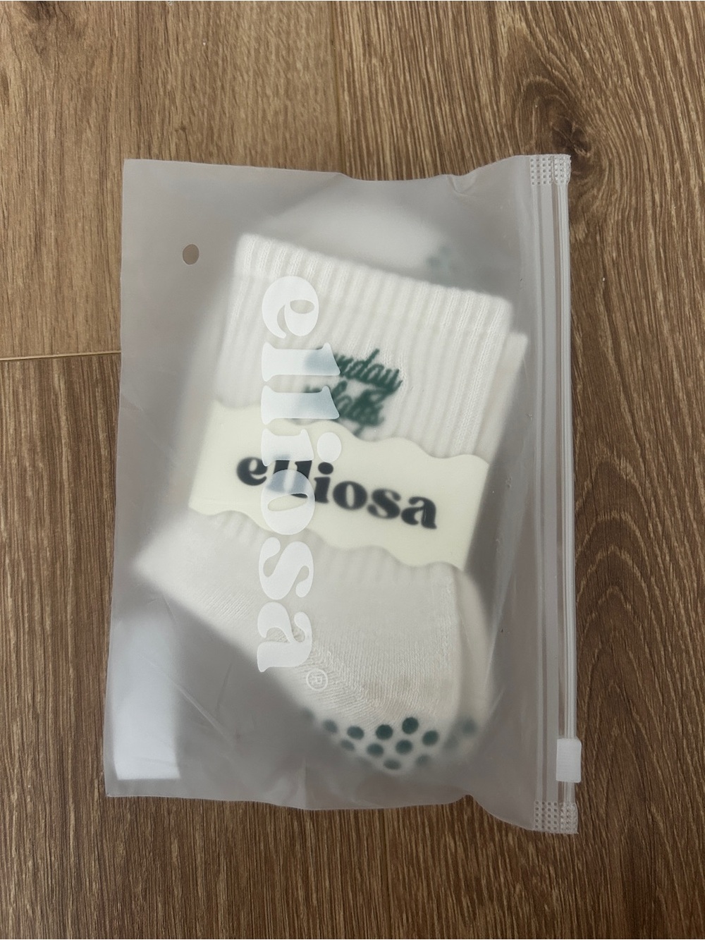 NWT Elliosa ‘Dual-direction Sunday Pilates Club’ Grip Socks, Pilates sock, Barre - Picture 5 of 6